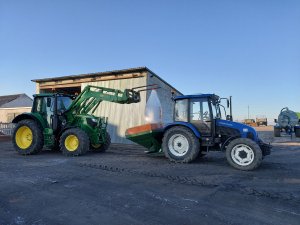 John deere 6130M i New Holland 70-56