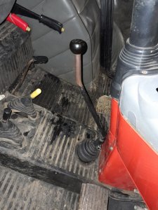 Osłona dźwigni zmiany biegów w Zetorze 7340 