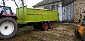 Przyczepa z pszenżytem 