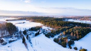 Wieś i pola zimową porą