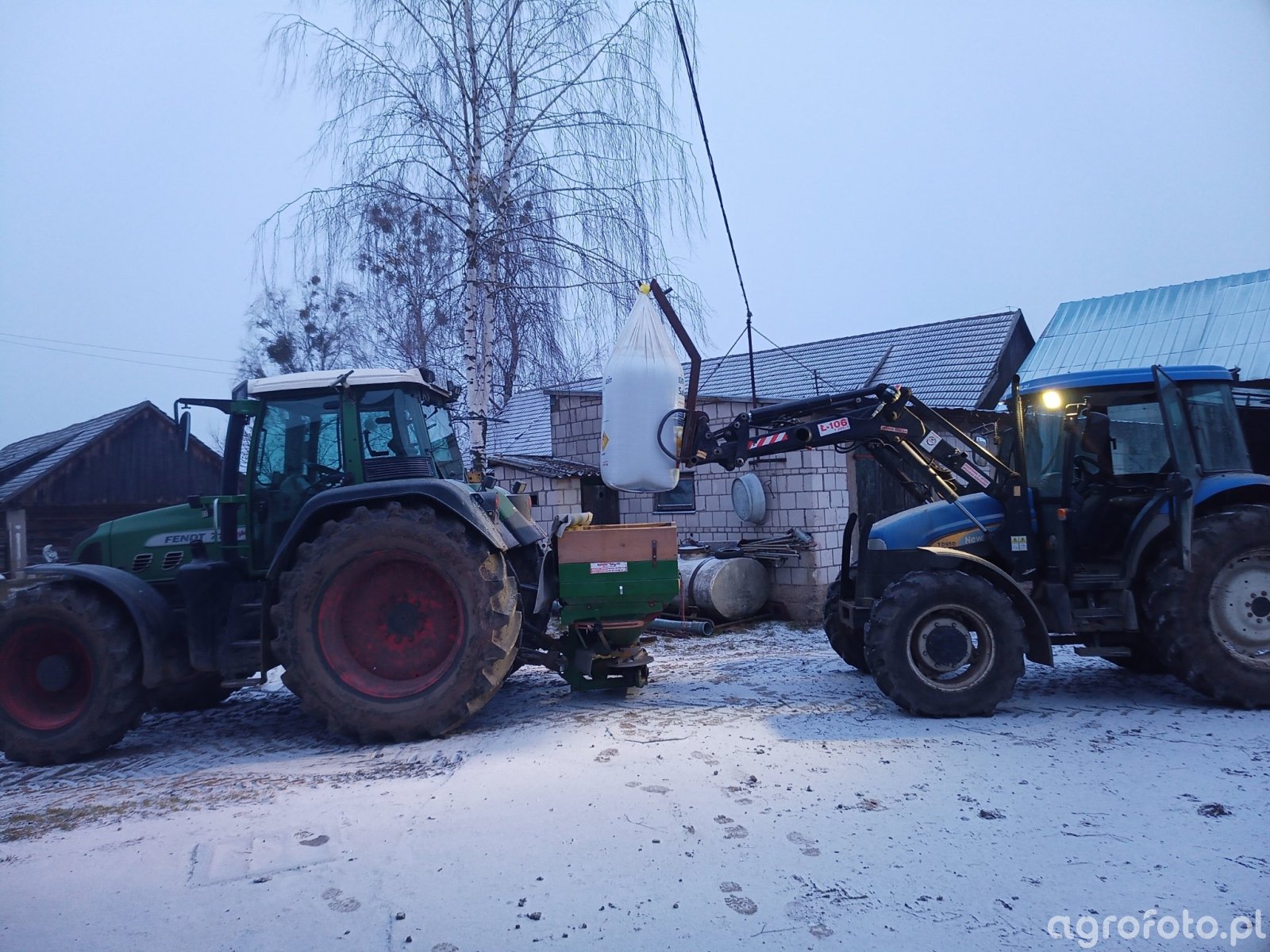 Foto ciągnik Fendt & New Holland id:824409 - Galeria rolnicza agrofoto