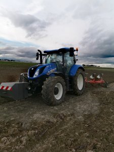 New holland T6. 180
