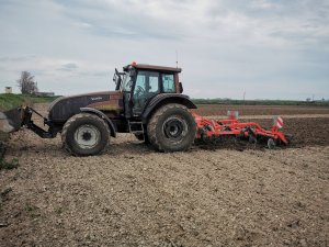 Valtra T131 Hitech i kuhn cultimer L300