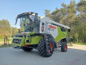 Claas Trion 650 