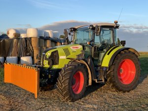 Claas Arion 430
