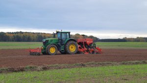 John Deere 6195M I Kuhn Sitera 3030