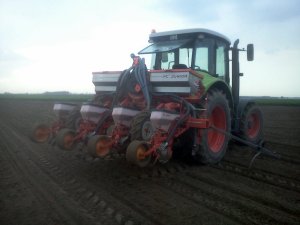 Claas Arion 610C + Kuhn PL Junior