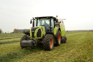 Claas Arion 620 Cis + Claas Variant 360 RC