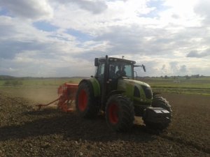 Claas Arion 640