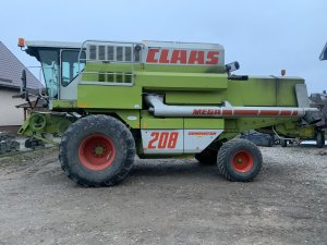 Claas Mega 208