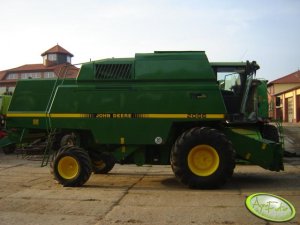 John Deere 2066