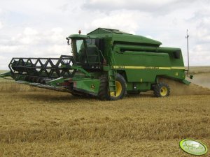 John Deere 2264