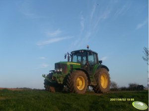 John Deere 6830