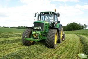 John Deere 6830