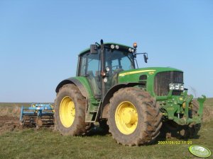 John Deere 6830