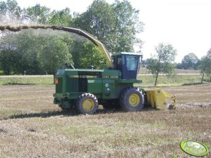 John Deere 6610