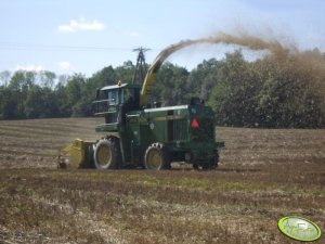 John Deere 6610