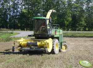 John Deere 6610