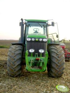 John Deere 8420