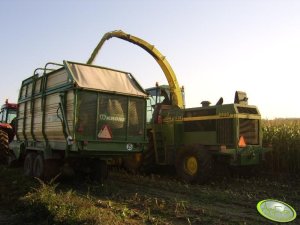 John Deere 6850