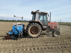 Massey Ferguson 3050 & Monosem PN