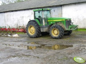 John Deere 8400