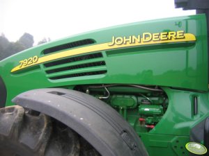 John Deere 7920