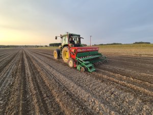 John Deere 6110 & Agro-Masz SR300