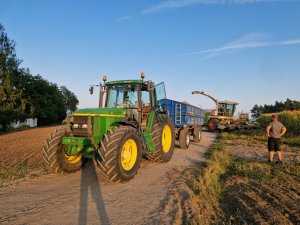 John Deere 6910 & Hl 8011