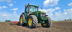 John Deere 6910