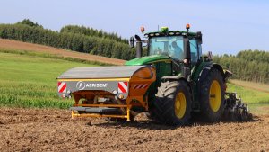 John Deere 6R 250 & Agrisem StripCat II.