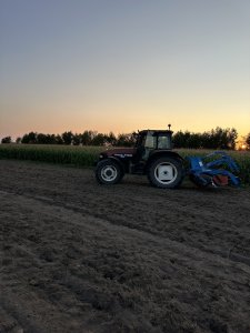 New Holland m100 i Agrolift