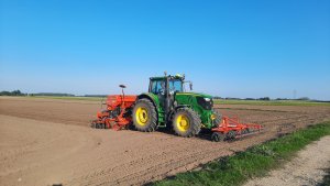 John Deere 6195M I Kuhn Sitera 3030