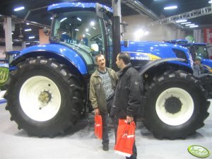 New Holland T7060