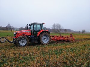 Massey Ferguson 7715S & Lupus 3m