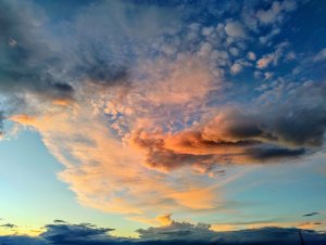 Niebo o zachodzie słońca