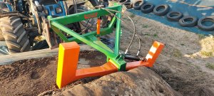 Spychacz do odkopywania pryzmy