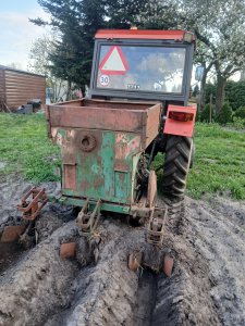 Ursus C-330 i sadzarka czeska