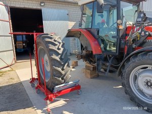 Wózek do zmiany kół 