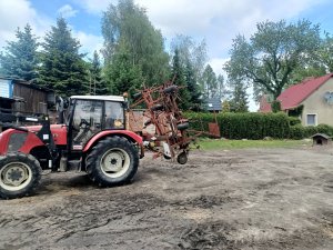 Farmtrack 675dt King we współpracy  z kuhn GF 8501 MH Digidrive