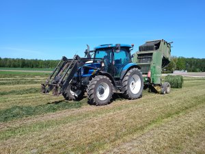 New Holland TS100A i John Deere 550