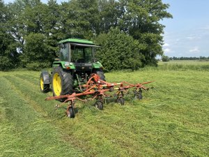 JD 3040 + Kuhn gf4000m