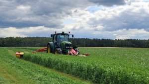 John Deere 6630 i Pottinger NovaCat