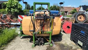 Opryskiwacz AMAZONE 600l 12+3m