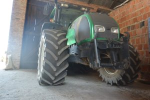 Valtra w garażu