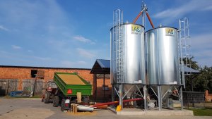 Załadunek silosów Agropart AS25 żmijka pionowa + skośna