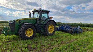 John Deere 8R