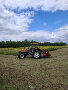 Renault Ceres 320X & Tehnos MU 220R LW Profi