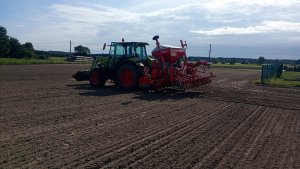 Claas Arion 430 + Kverneland Accord da 