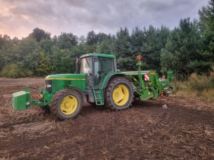 John Deere & Zestaw uprawowo-siewny